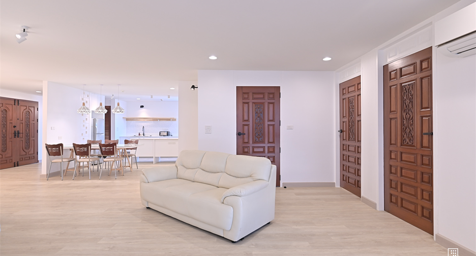 For sale 2 bedrooms condo in Watthana, Bangkok