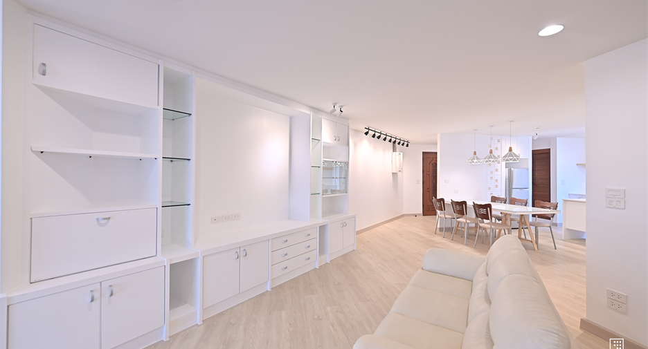 For sale 2 bedrooms condo in Watthana, Bangkok