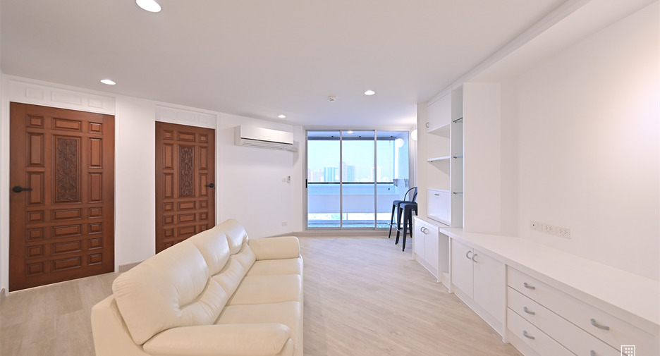 For sale 2 bedrooms condo in Watthana, Bangkok