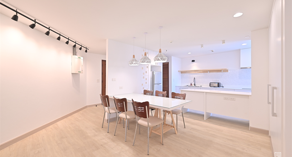 For sale 2 bedrooms condo in Watthana, Bangkok
