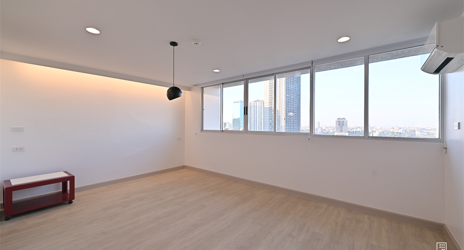 For sale 2 bedrooms condo in Watthana, Bangkok