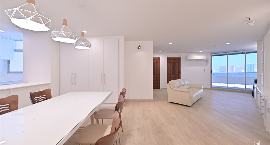 For sale 2 bedrooms condo in Watthana, Bangkok