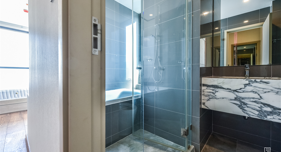 For sale 2 bedrooms condo in Pathum Wan, Bangkok