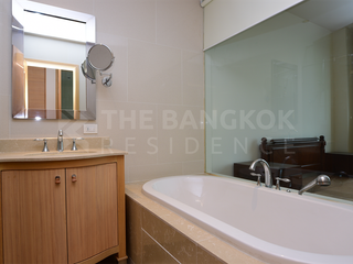 For sale 2 ベッドルーム condo in Sathon, Bangkok