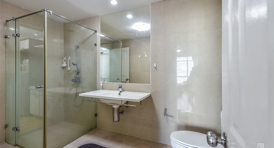 For sale 1 bed condo in Sathon, Bangkok