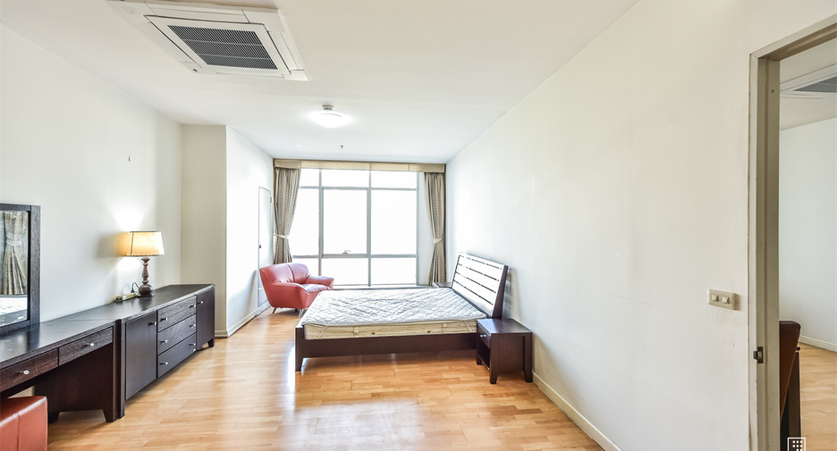 For sale 1 bed condo in Sathon, Bangkok