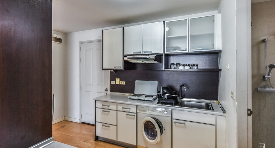 For sale 1 bed condo in Sathon, Bangkok