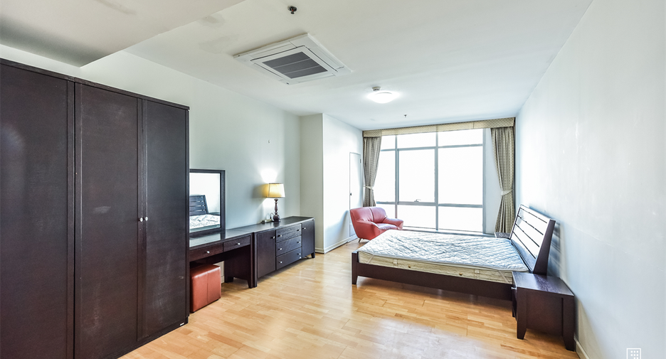 For sale 1 bed condo in Sathon, Bangkok