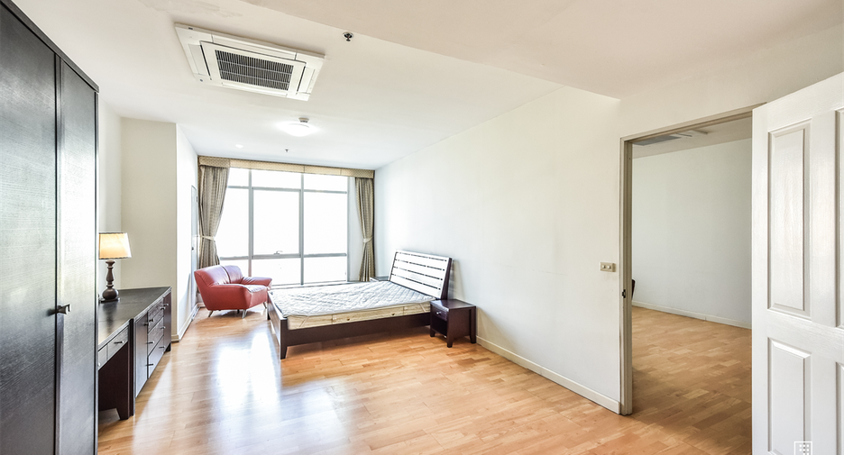 For sale 1 bed condo in Sathon, Bangkok