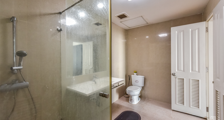 For sale 1 bed condo in Sathon, Bangkok