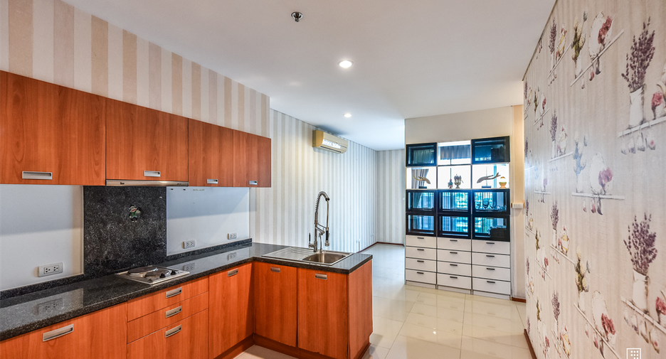 For sale 1 bed condo in Khlong San, Bangkok