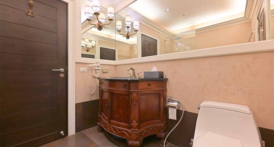 For sale 1 bed condo in Watthana, Bangkok