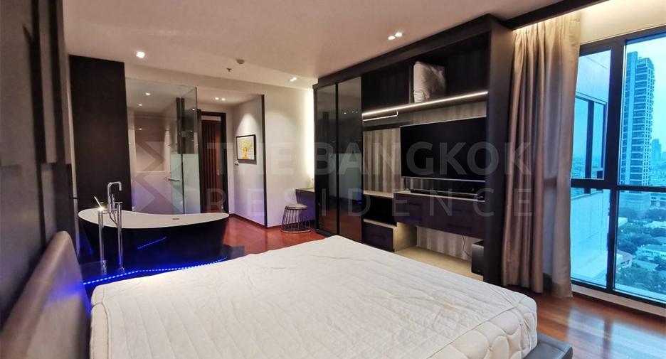 For sale 2 ベッドルーム condo in Yan Nawa, Bangkok