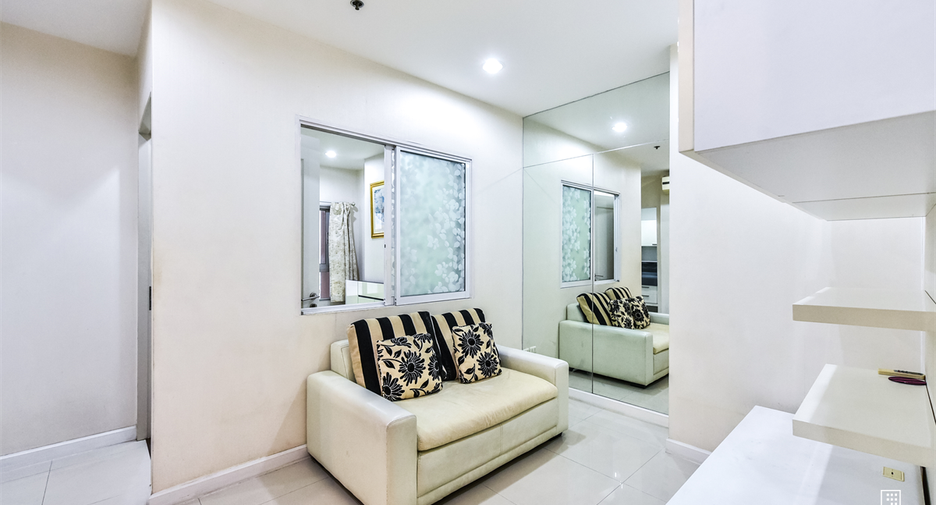 For sale 1 bed condo in Khlong San, Bangkok