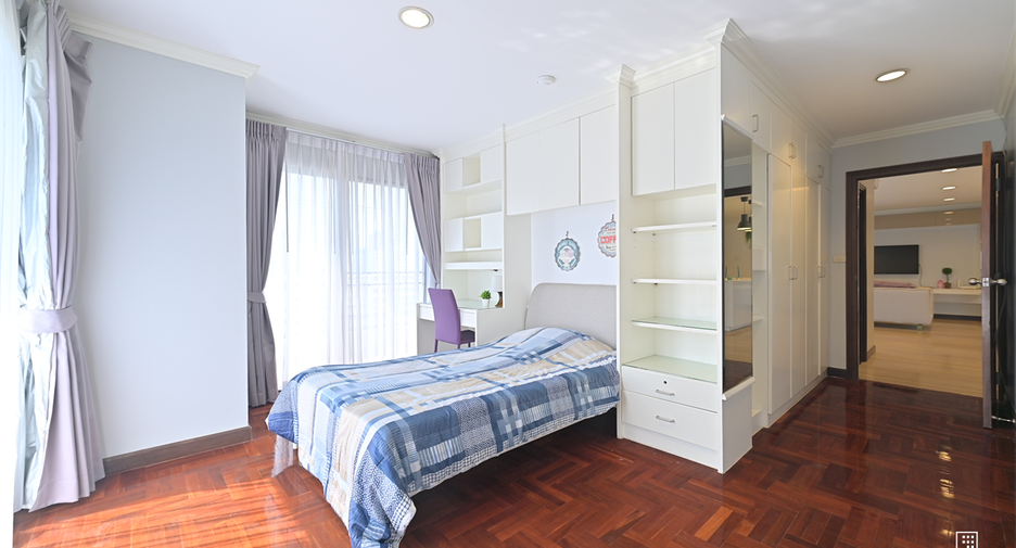For sale 3 bedrooms condo in Watthana, Bangkok