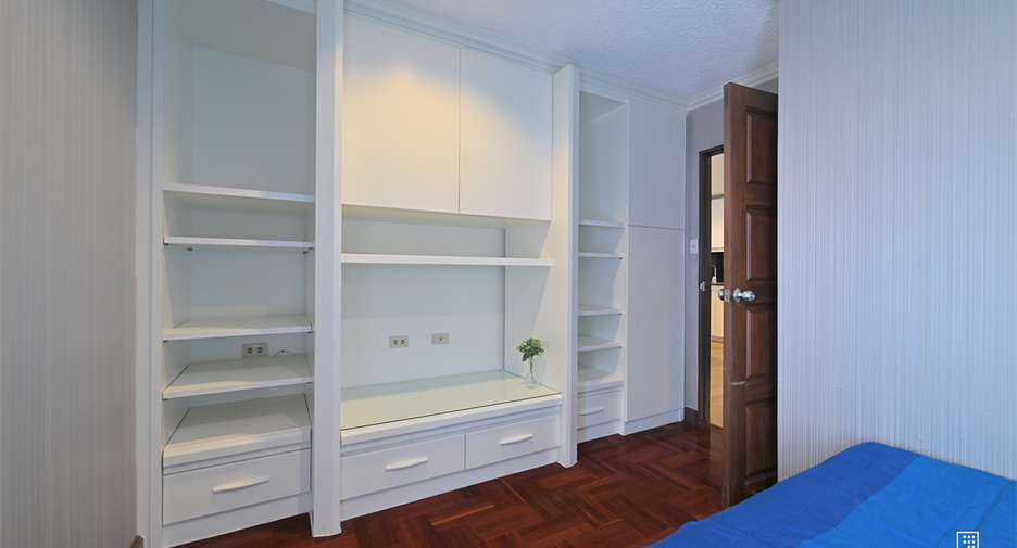 For sale 3 bedrooms condo in Watthana, Bangkok