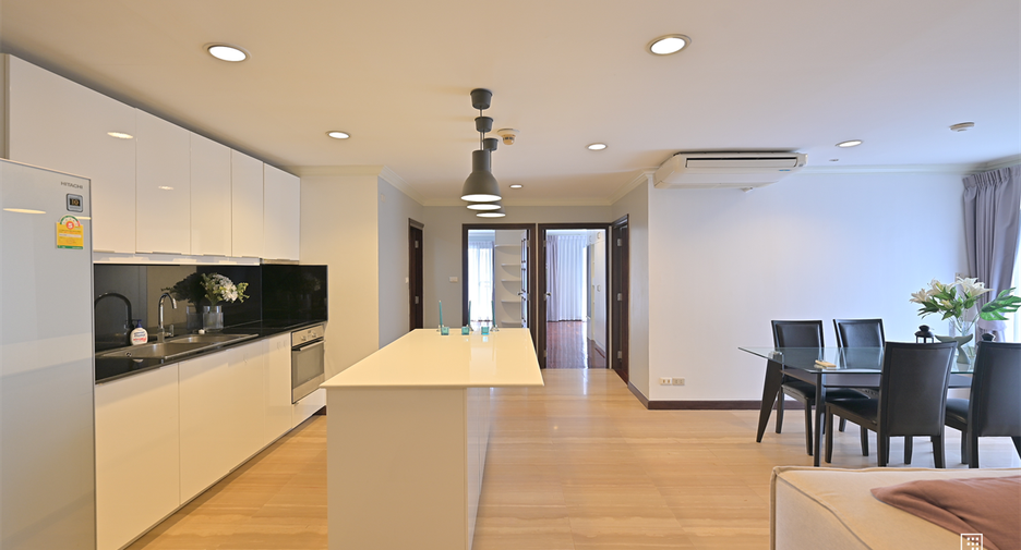 For sale 3 bedrooms condo in Watthana, Bangkok