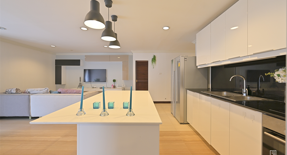 For sale 3 bedrooms condo in Watthana, Bangkok