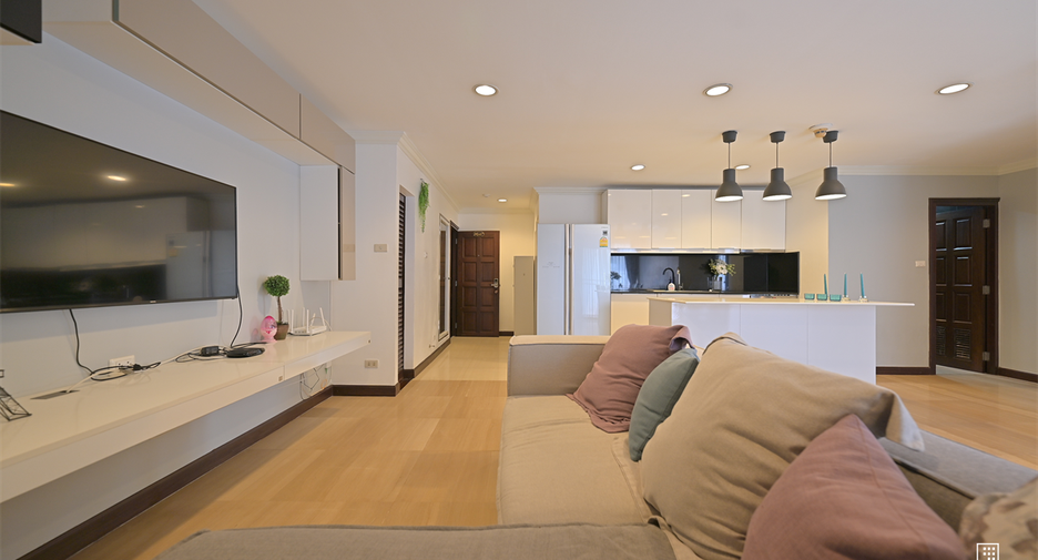 For sale 3 bedrooms condo in Watthana, Bangkok