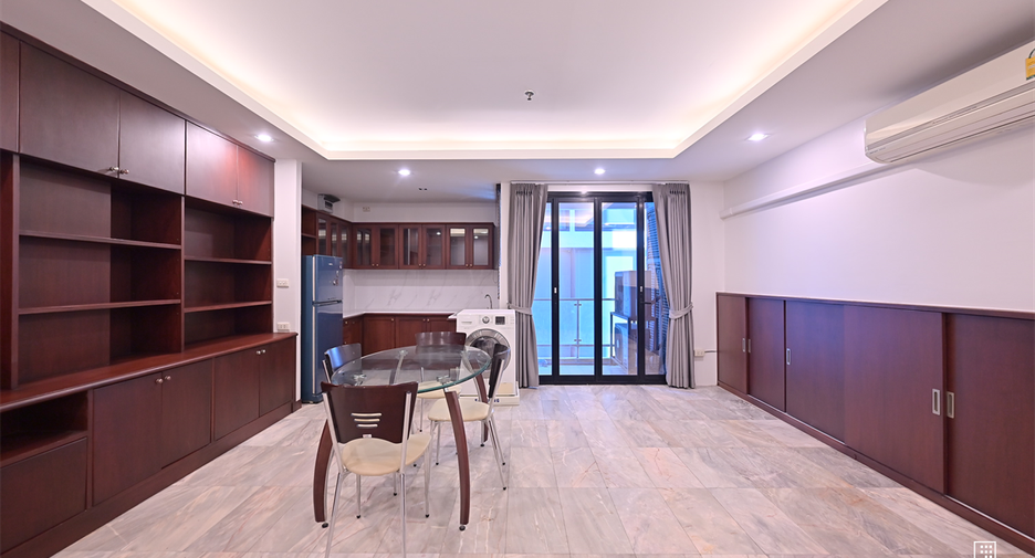 For sale 1 bed condo in Khlong Toei, Bangkok