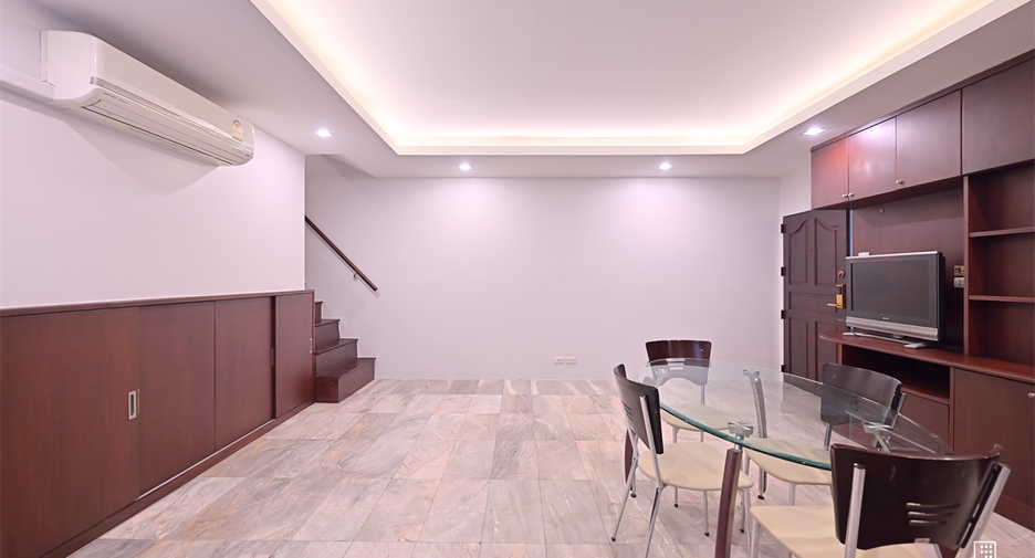 For sale 1 bed condo in Khlong Toei, Bangkok