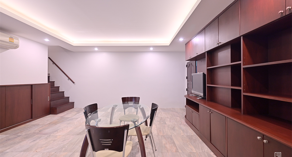 For sale 1 bed condo in Khlong Toei, Bangkok
