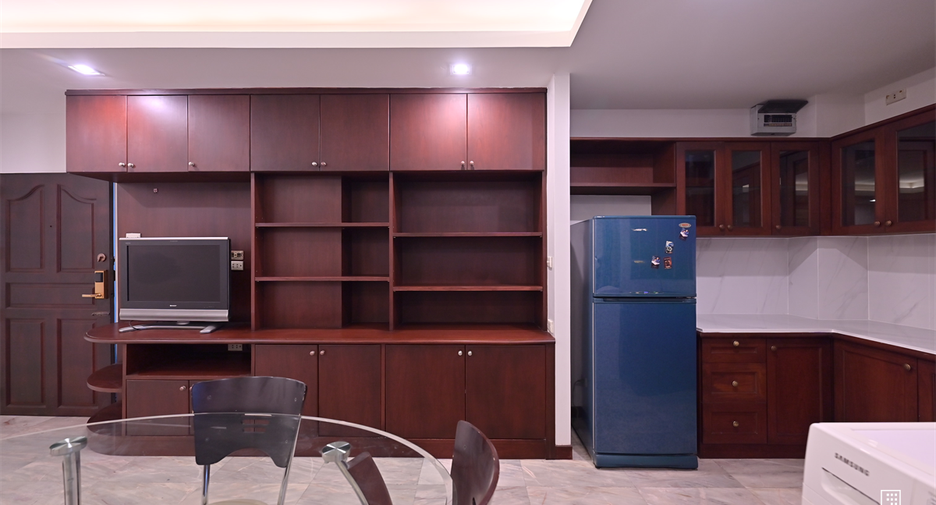 For sale 1 bed condo in Khlong Toei, Bangkok