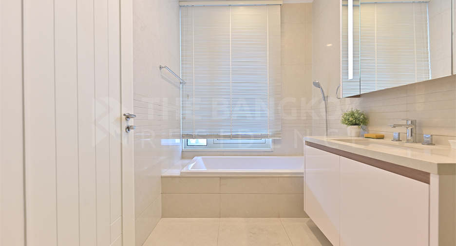 For sale 2 bedrooms condo in Pathum Wan, Bangkok
