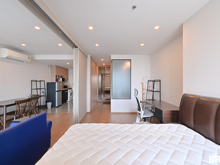 For sale 1 bed condo in Pathum Wan, Bangkok