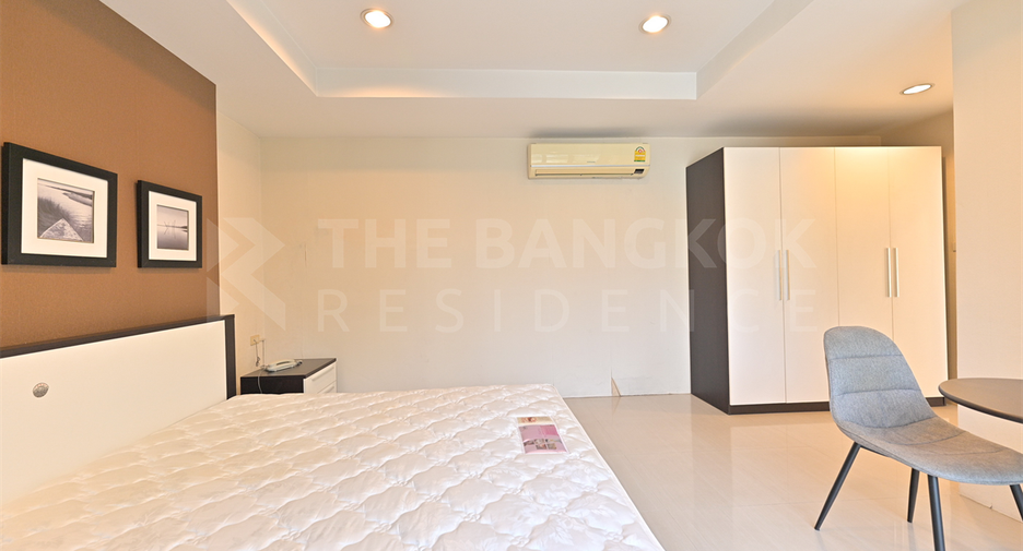 For sale 1 bed condo in Khlong Toei, Bangkok