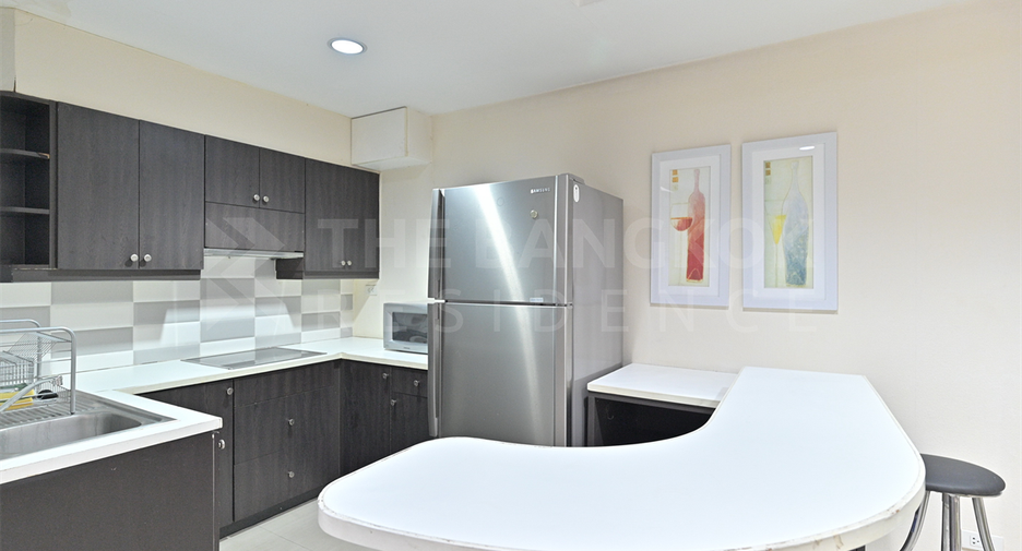 For sale 1 bed condo in Khlong Toei, Bangkok