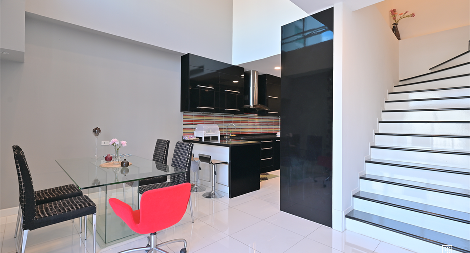 For sale 2 bedrooms condo in Khlong Toei, Bangkok