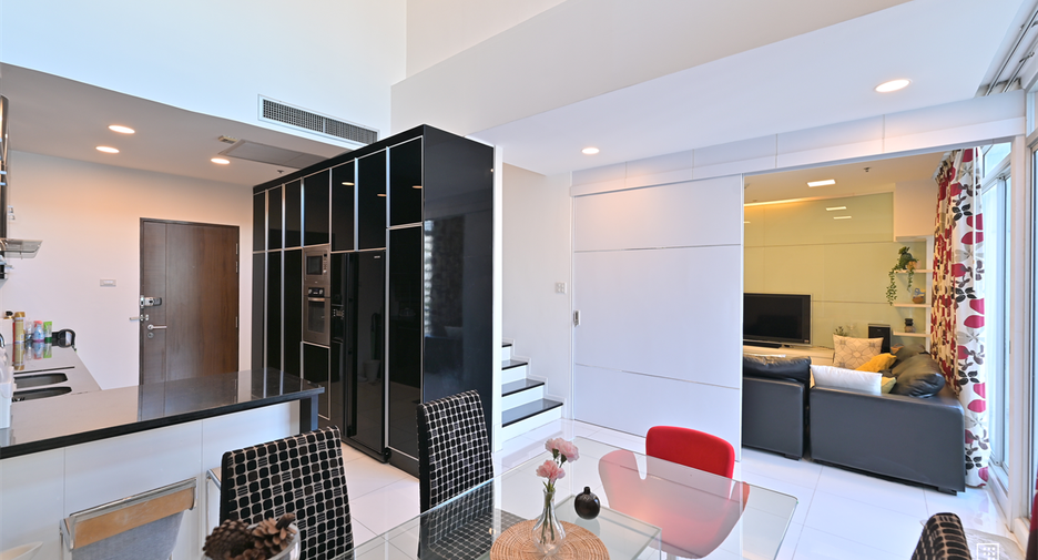 For sale 2 bedrooms condo in Khlong Toei, Bangkok