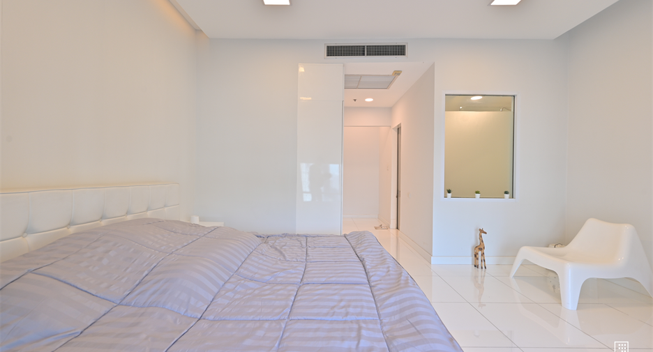For sale 2 bedrooms condo in Khlong Toei, Bangkok