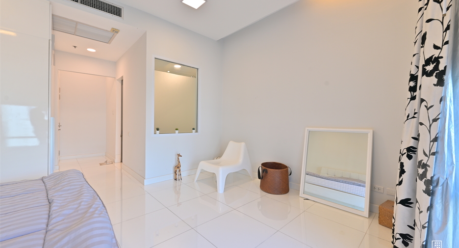 For sale 2 bedrooms condo in Khlong Toei, Bangkok