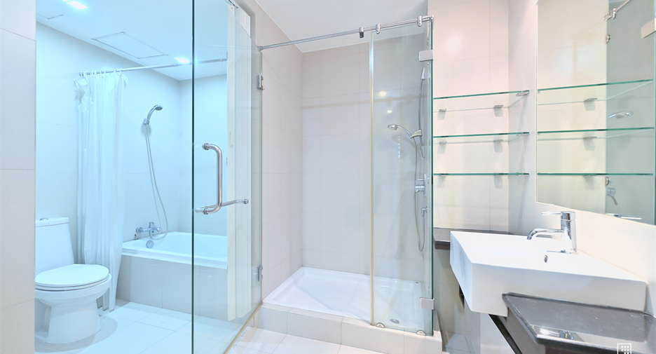 For sale 2 bedrooms condo in Watthana, Bangkok