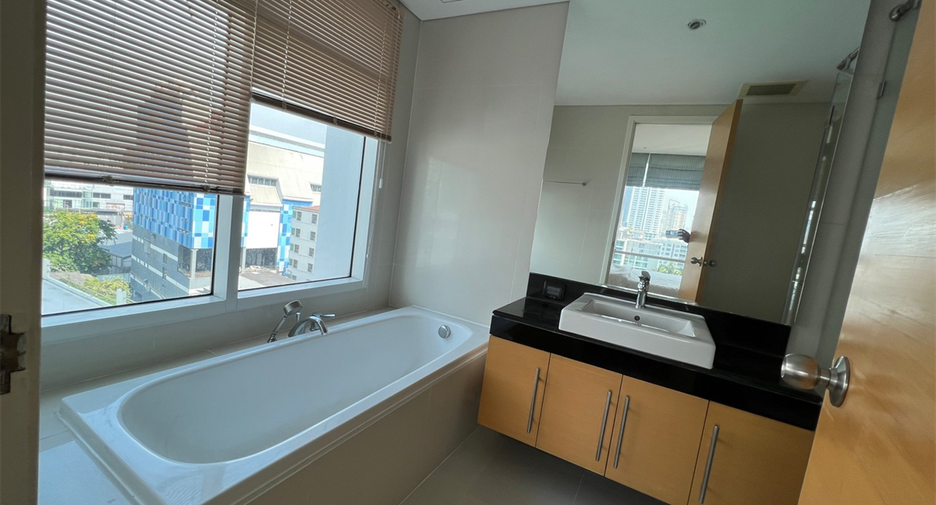 For sale 2 bedrooms condo in Khlong Toei, Bangkok