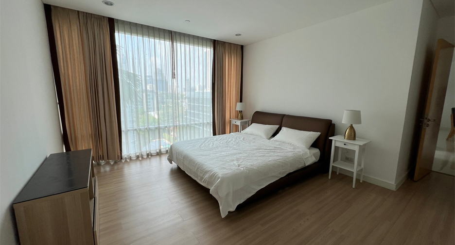 For sale 2 bedrooms condo in Khlong Toei, Bangkok