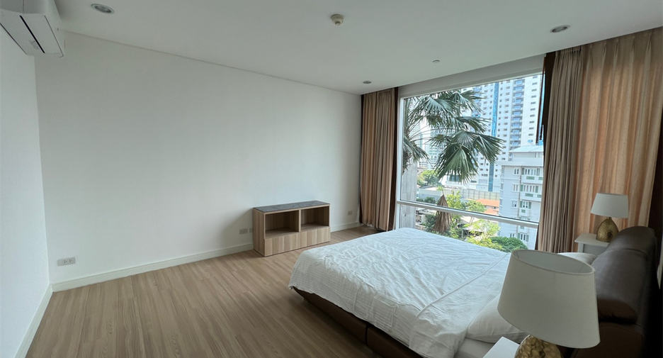 For sale 2 bedrooms condo in Khlong Toei, Bangkok
