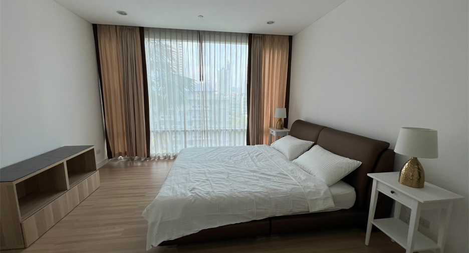 For sale 2 bedrooms condo in Khlong Toei, Bangkok