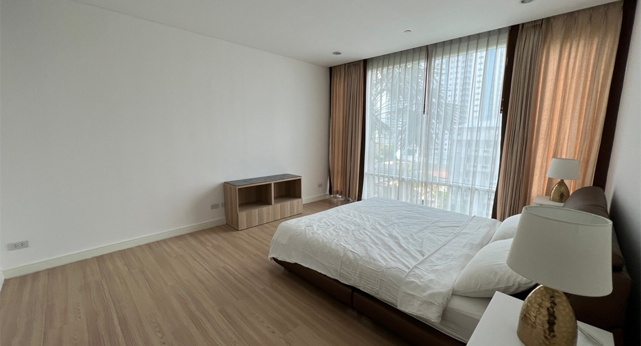 For sale 2 bedrooms condo in Khlong Toei, Bangkok