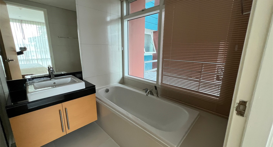 For sale 2 bedrooms condo in Khlong Toei, Bangkok