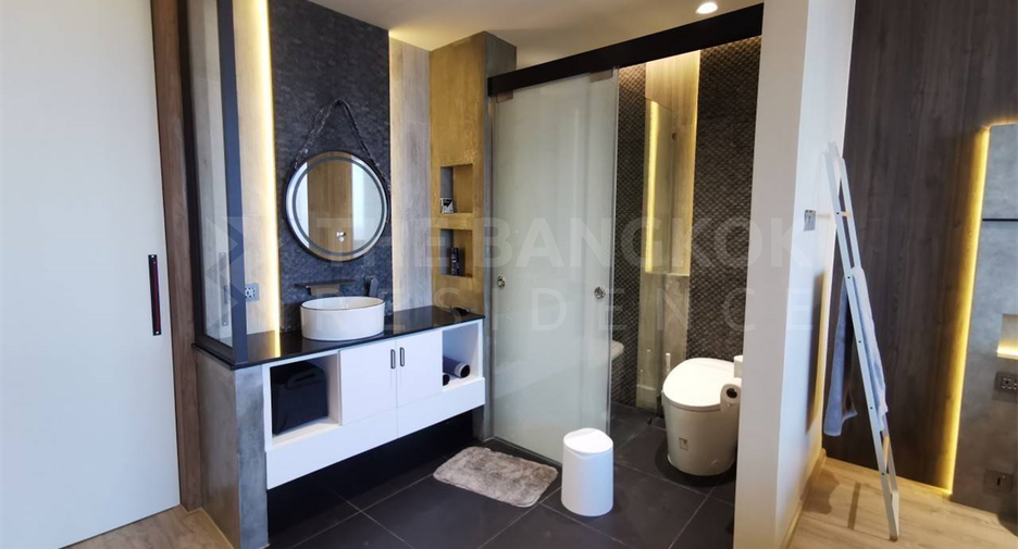 Condo en venta de 4 habitaciones en Yan Nawa, Bangkok