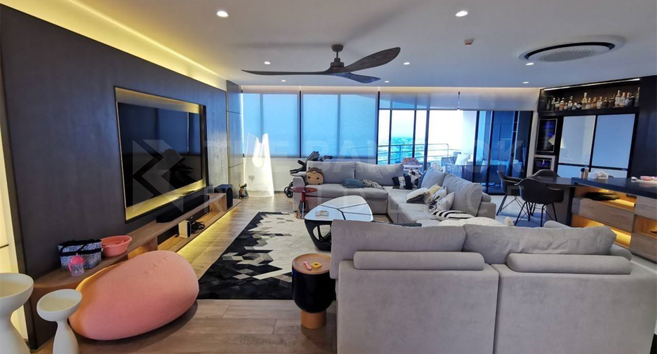 Condo en venta de 4 habitaciones en Yan Nawa, Bangkok