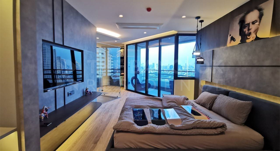 Condo en venta de 4 habitaciones en Yan Nawa, Bangkok