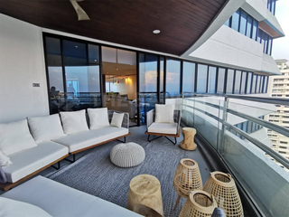 Condo en venta de 4 habitaciones en Yan Nawa, Bangkok