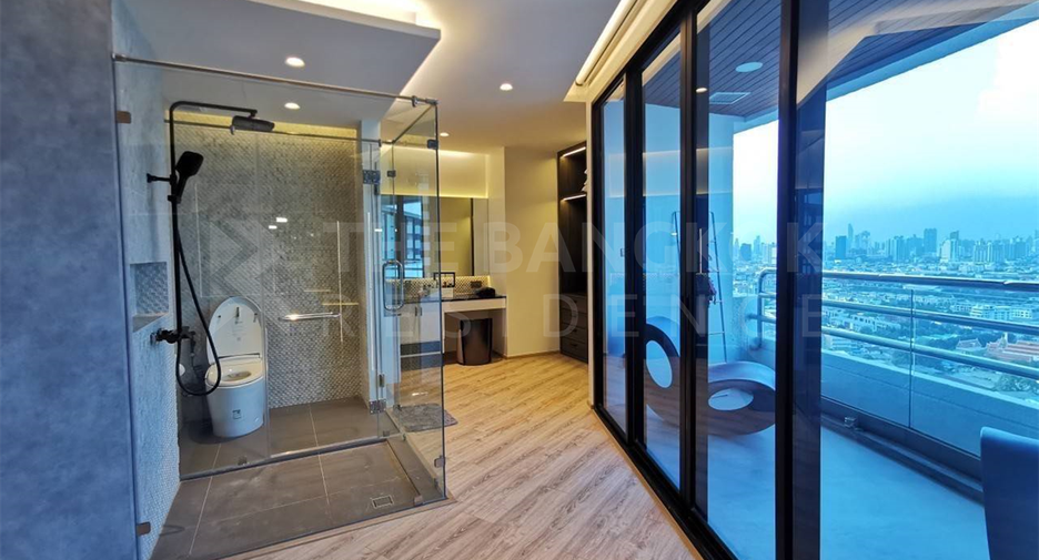 Condo en venta de 4 habitaciones en Yan Nawa, Bangkok