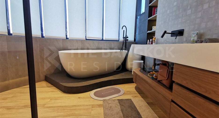Condo en venta de 4 habitaciones en Yan Nawa, Bangkok