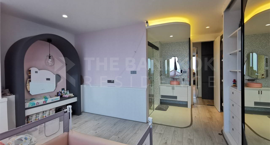 Condo en venta de 4 habitaciones en Yan Nawa, Bangkok