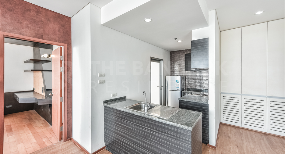 For sale 1 bed condo in Khlong San, Bangkok